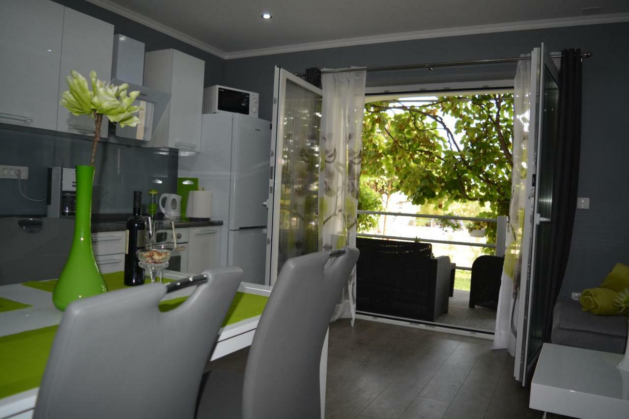 Apartment D & N Kastela Bagian luar foto
